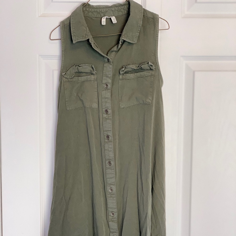 Mudd Duster Sleeveless shirt.
